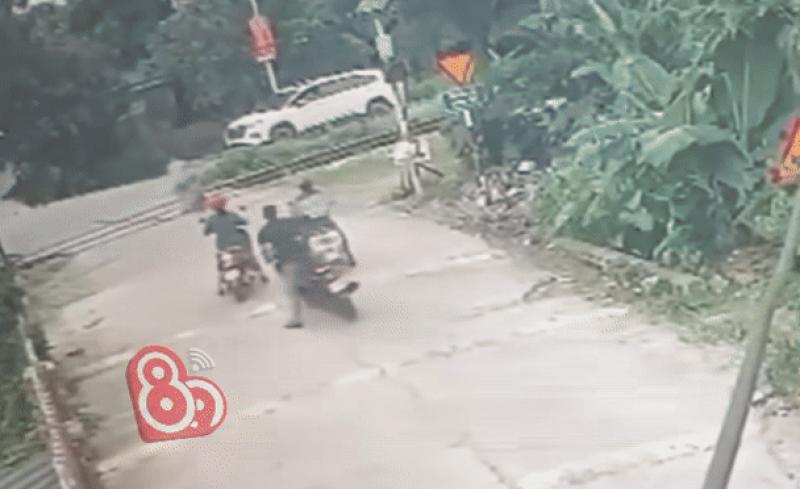 cuu nguoi o duong ray anh 1