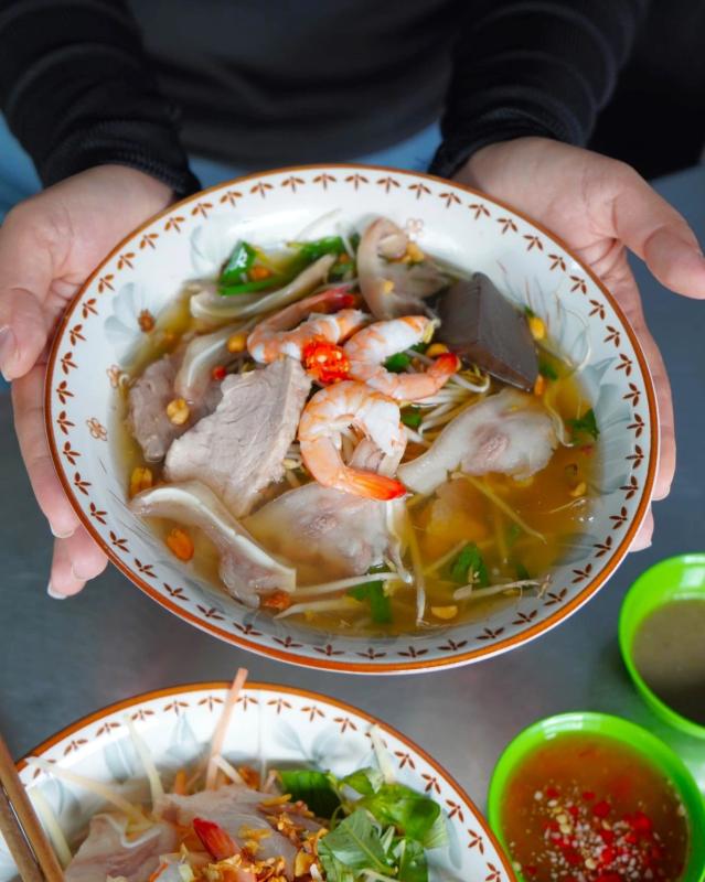 food tour sau sap nhap anh 9