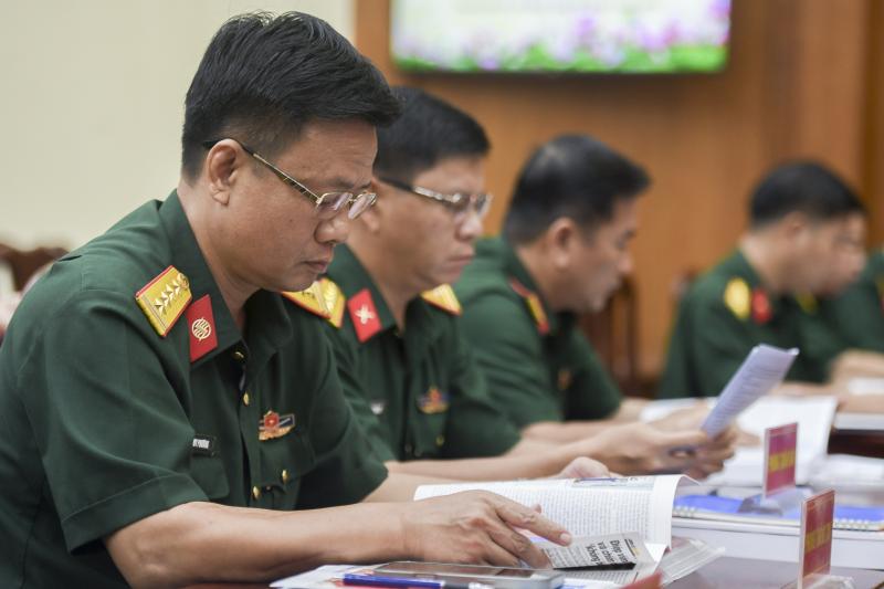 tap chi cong san anh 7