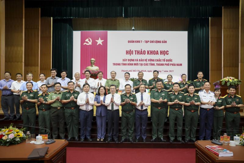 tap chi cong san anh 11