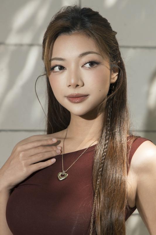 Katleen Phan Vo,  mon phai Vinh Xuan,  ban trai Phan Vo anh 4