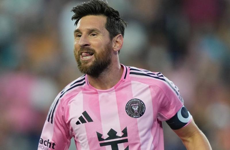 Messi toa sang anh 1