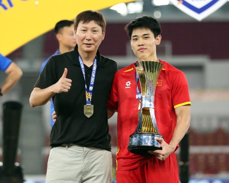 Nguyen Dinh Bac vo dich anh 1