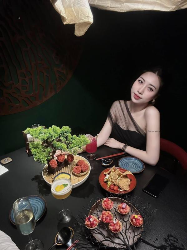 em gai Van Toan anh 8