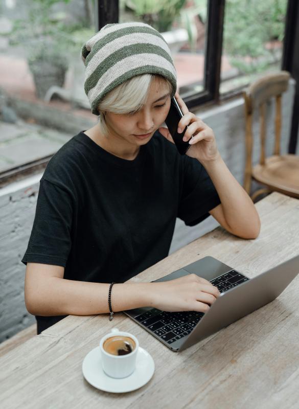Gen Z goi dien,  Gen Z alo,  Gen Z im lang,  ly do Gen Z,  thoi quen Gen Z,  Gen Z dien thoai anh 1