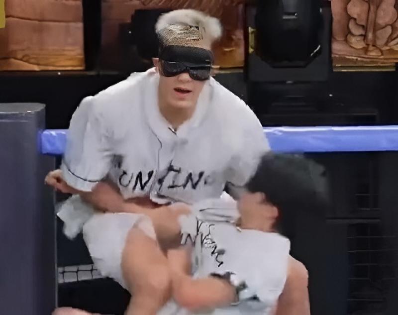 Running Man,  Chau Tham,  Quach Ai Luan anh 1