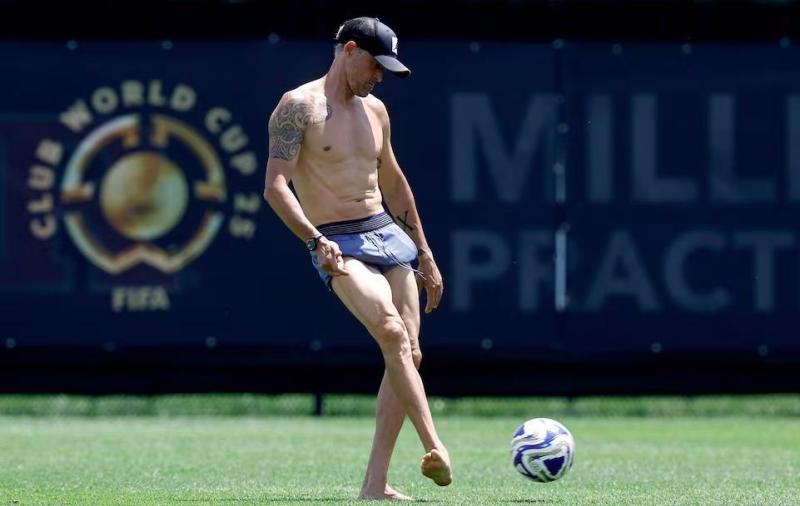 Luis Enrique coi tran anh 3