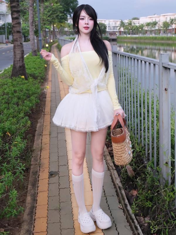 Newsfeed Rate,  Harry Nista,  Thao Quynh,  Xoai Non,  Xoai Non bikini,  Xoai Non tang can,  DJ Mie,  Angela Phuong Trinh anh 9