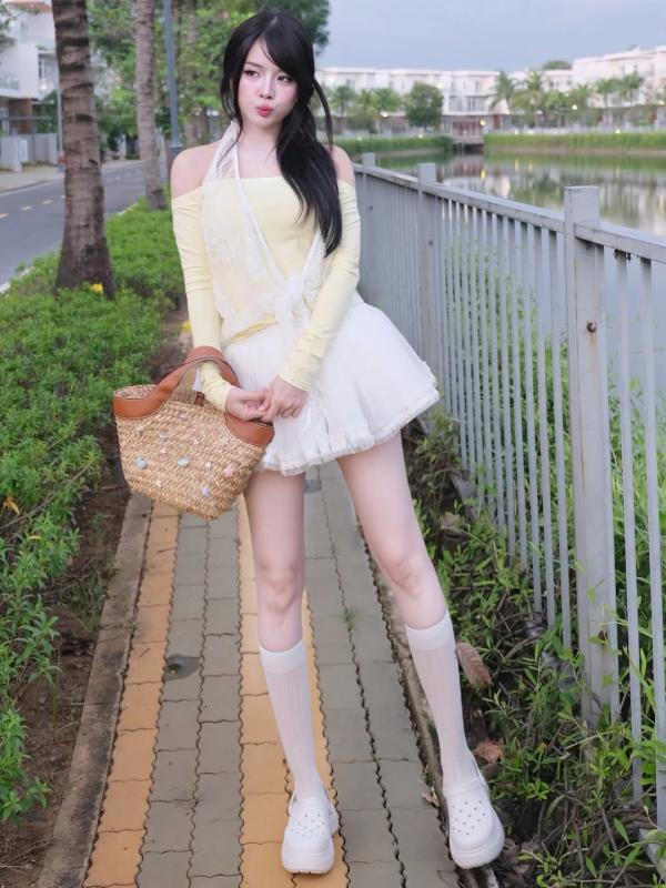 Newsfeed Rate,  Harry Nista,  Thao Quynh,  Xoai Non,  Xoai Non bikini,  Xoai Non tang can,  DJ Mie,  Angela Phuong Trinh anh 8