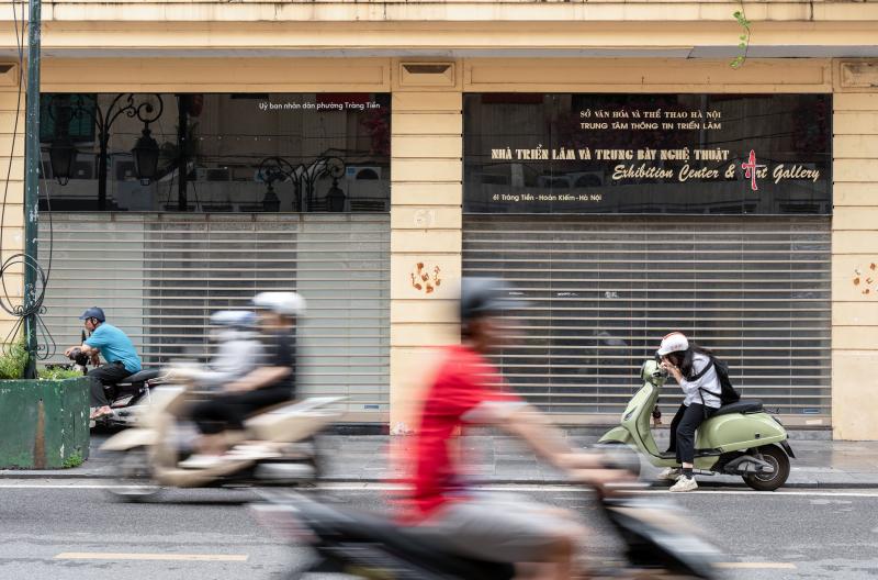 gallery Trang Tien dong cua,  phong tranh Ha Noi,  dong cua trien lam,  chi phi mat bang,  thue mat bang,  bat dong san anh 6