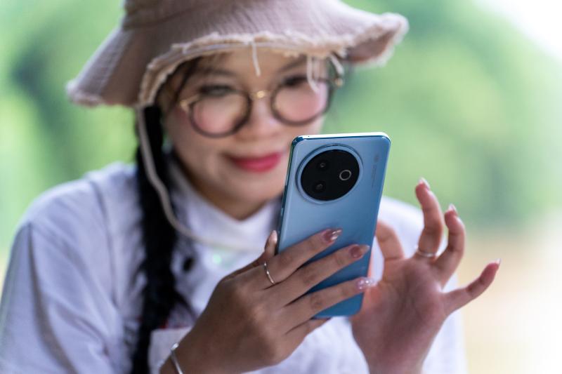 Dien thoai vivo anh 17