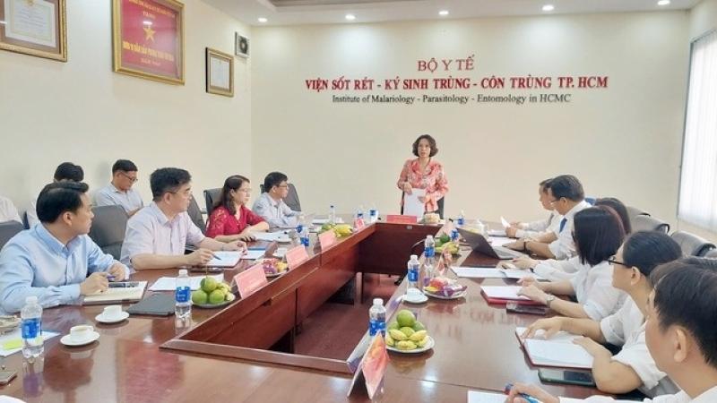muoi truyen benh sot ret anh 1
