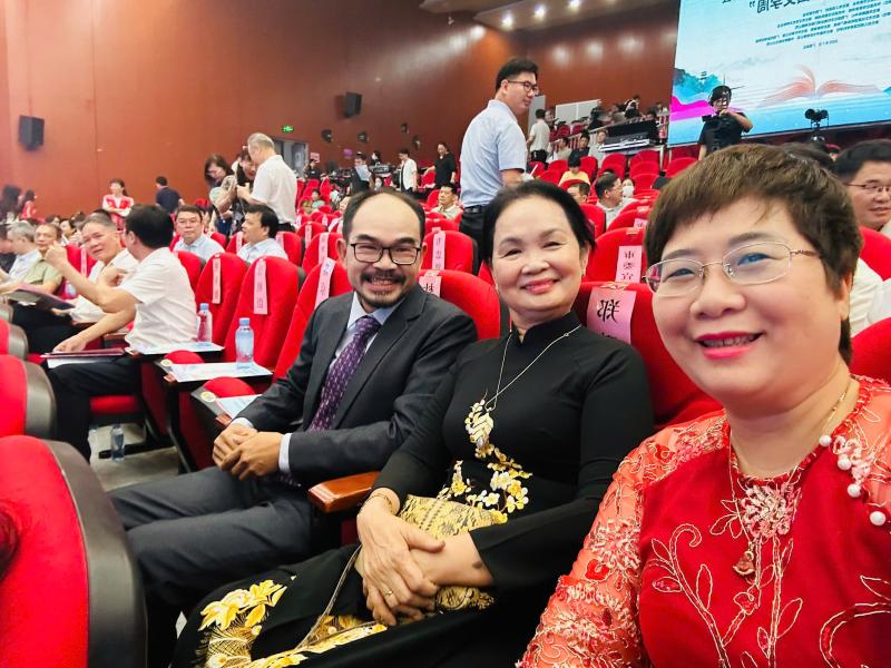 tac gia Viet,  van hoa Viet,  chuyen ngu tieng Trung,  xuat khau sach Viet,  sach van hoa anh 3