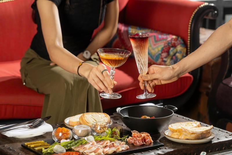 hotel de la couple,  thang cocktail the gioi anh 4