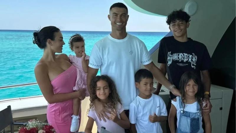 Ban gai Ronaldo tao bao anh 6