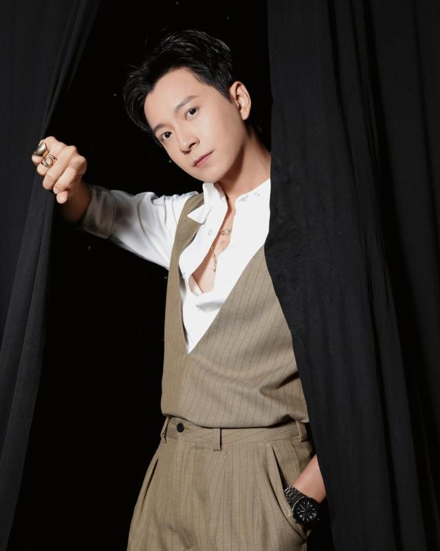 Anh trai "say hi" anh 1