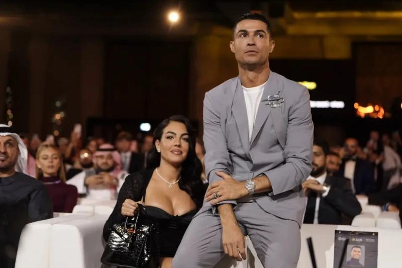 Ban gai Ronaldo tao bao anh 7