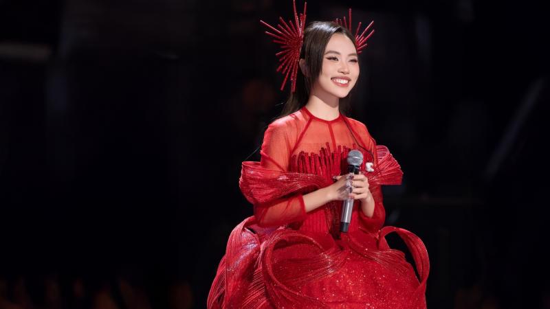 phuong my chi,  sing asia,  giong hat Viet nhi anh 1