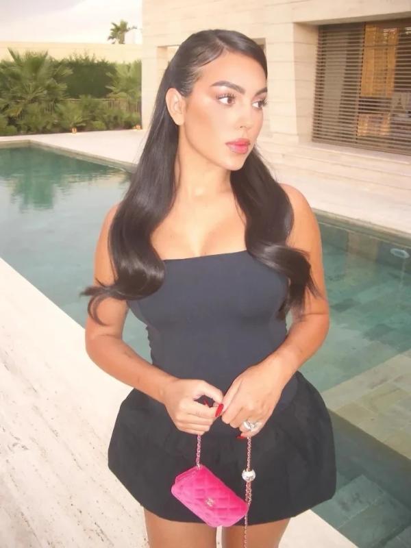 Ban gai Ronaldo tao bao anh 5