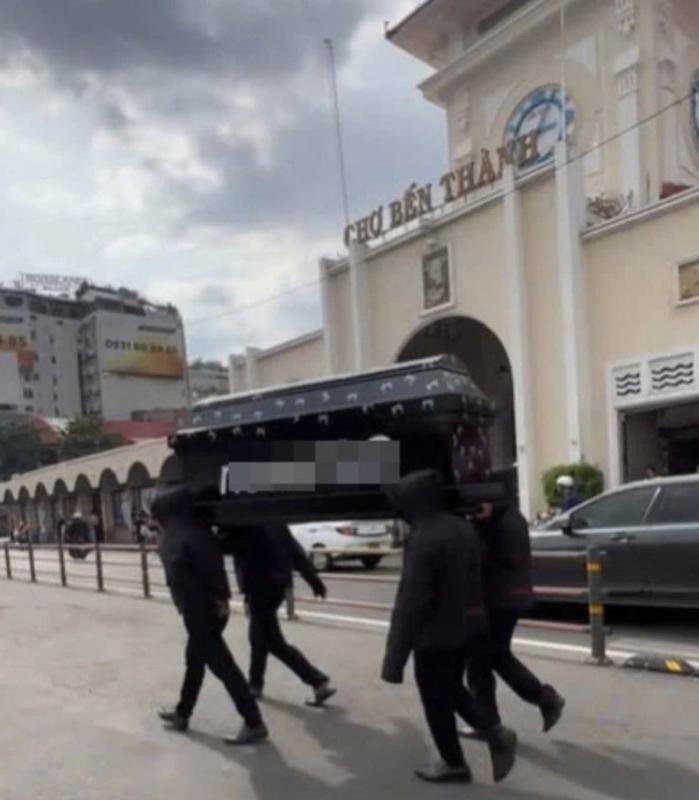 vu clip Mercedes do anh 1