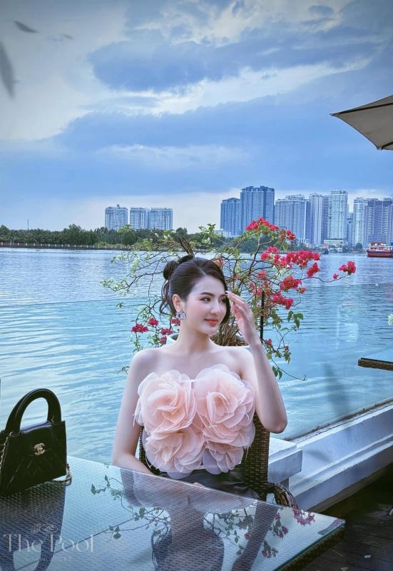 Cong an girl pho anh 4