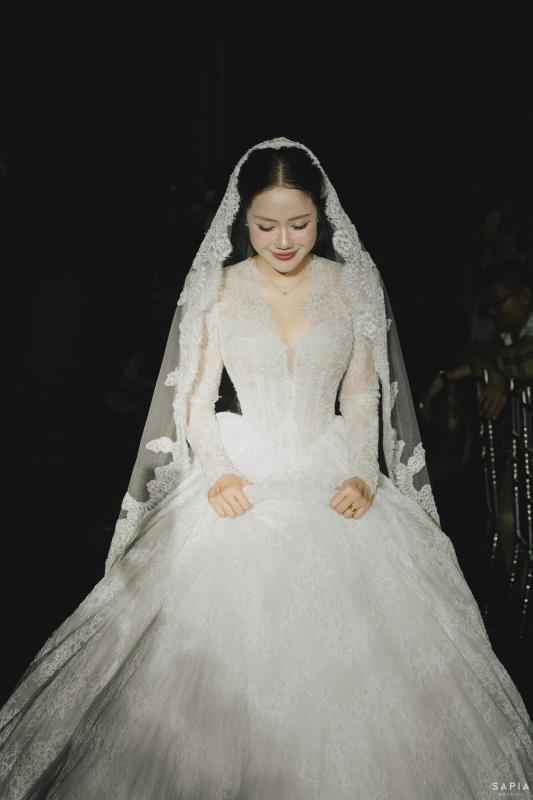 nguyen van tung cuoi anh 4