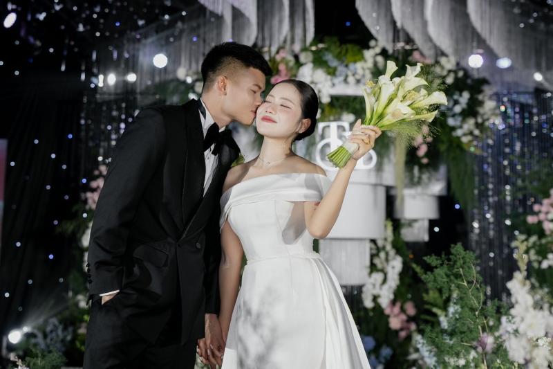 nguyen van tung cuoi anh 2