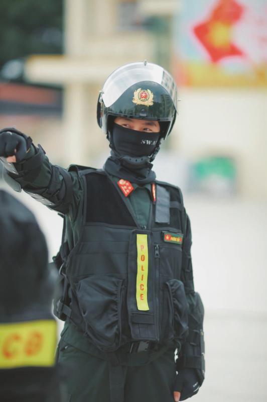 tran ap quai xe anh 2