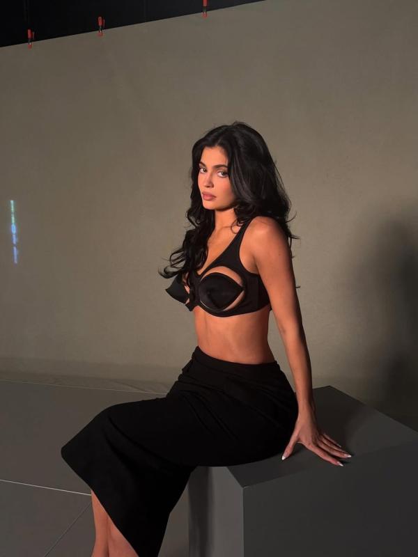 Kylie Jenner,  Kardashian,  Madonna,  Jean Paul Gaultier anh 1