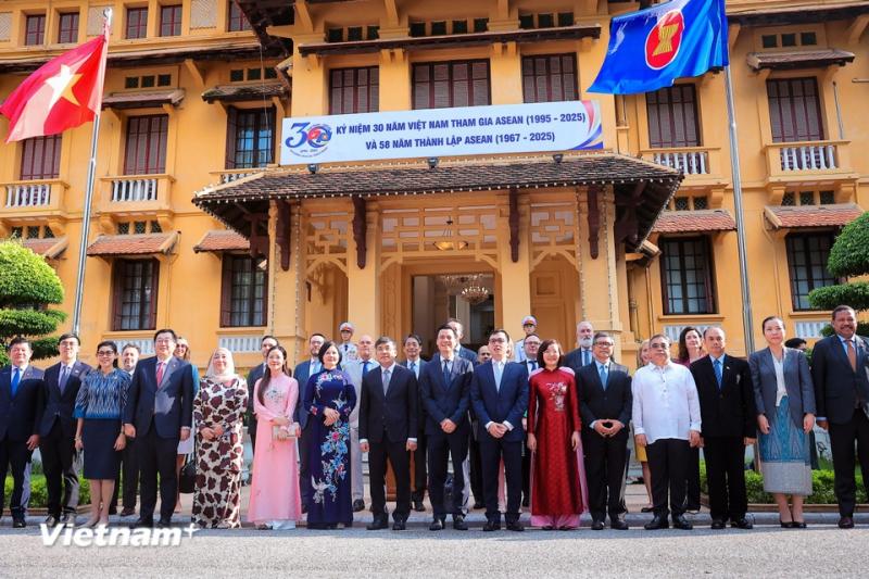 Le Thuong co ASEAN anh 10
