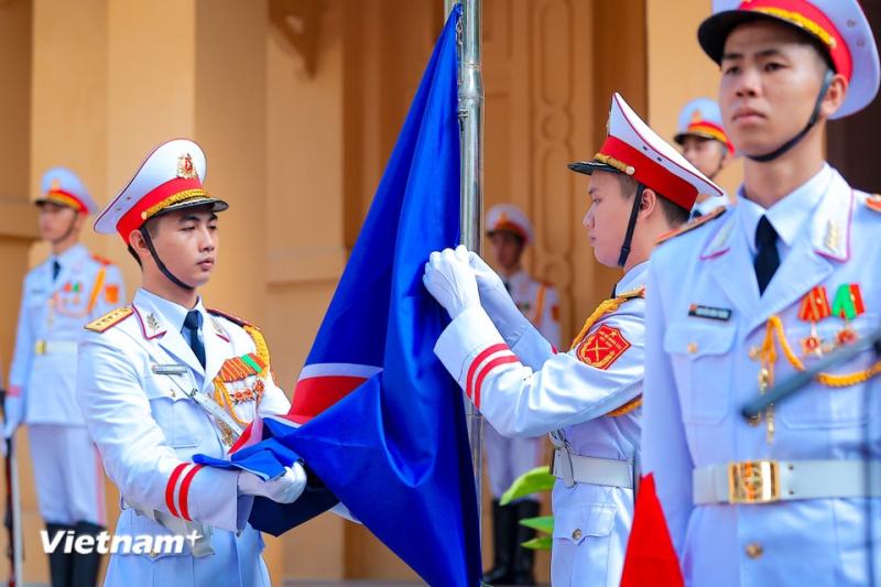 Le Thuong co ASEAN anh 4