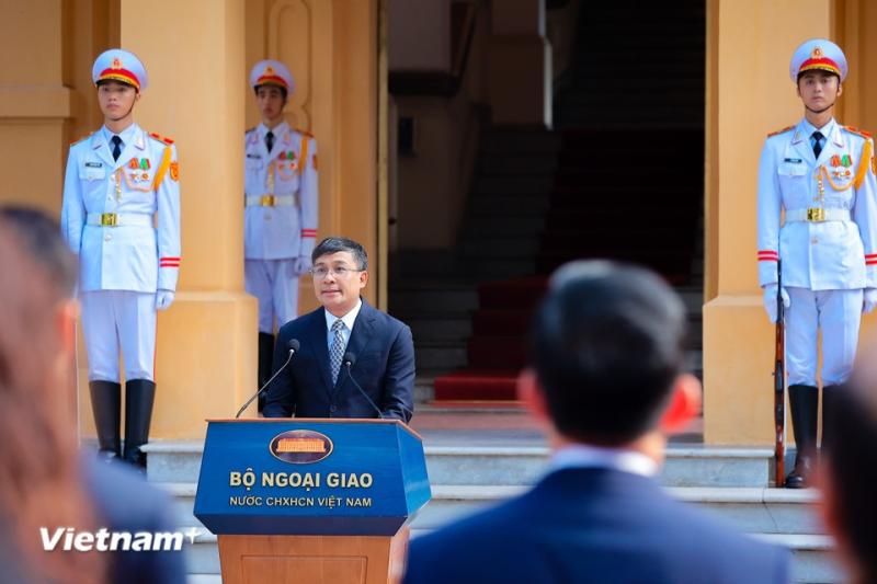 Le Thuong co ASEAN anh 8