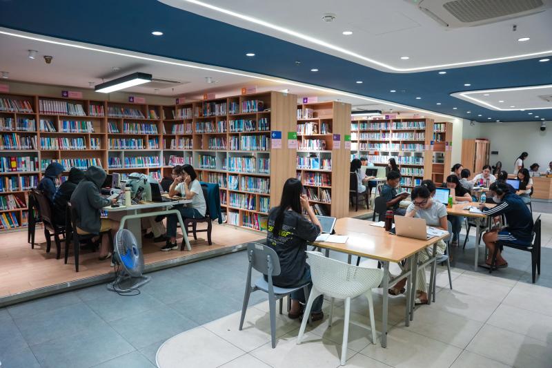 Thư viện Hà Nội, thư viện, không gian học, không gian miễn phí, mượn sách ảnh 18 Thu vien Ha Noi, thu vien, khong gian hoc, khong gian mien phi, muon sach anh 18